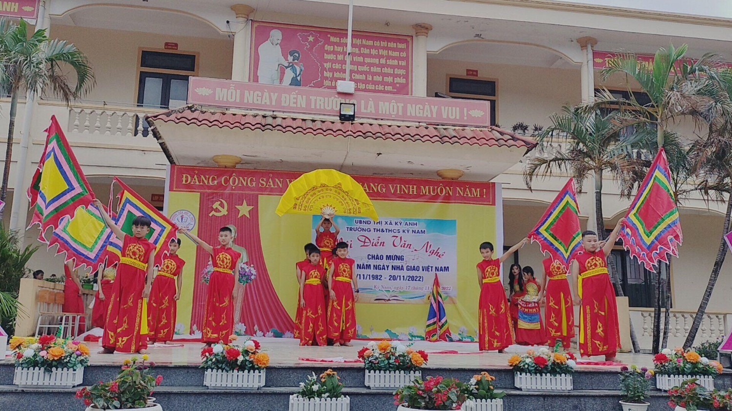 Trường TH&THCS Kỳ Nam tổ chức chuỗi hoạt động  kỉ niệm 40 năm ngày Nhà giáo Việt Nam (20/11/1982 - 20/11/2022)